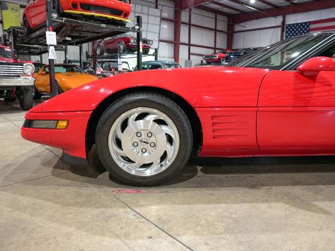 Used 1994 Chevrolet Corvette Coupe RWD image 3
