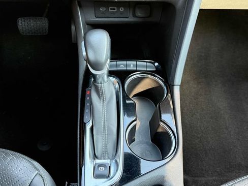 Used 2022 Buick Encore GX Essence w/ Experience Buick Package FWD image 4