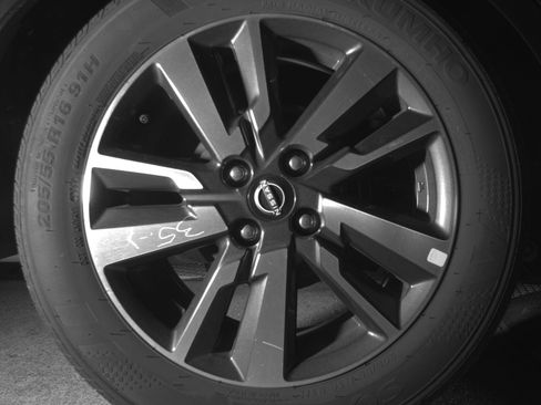 Used 2025 Nissan Versa SV image 15