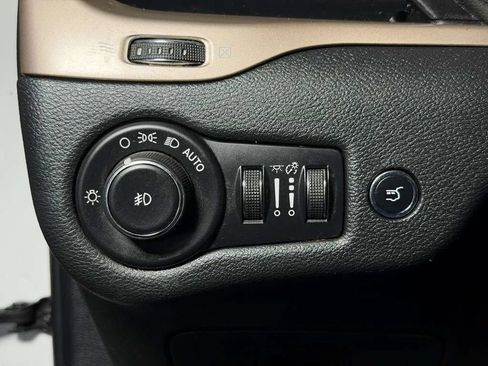 Used 2016 Jeep Cherokee Latitude w/ Comfort/Convenience Group AWD/4WD image 28