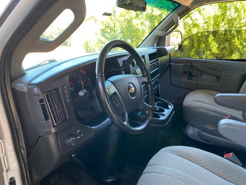Used 2022 Chevrolet Express 2500 w/ Enhanced Convenience Package RWD image 30