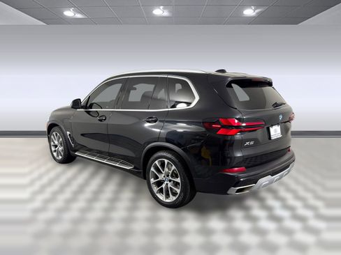 Used 2025 BMW X5 xDrive50e image 3
