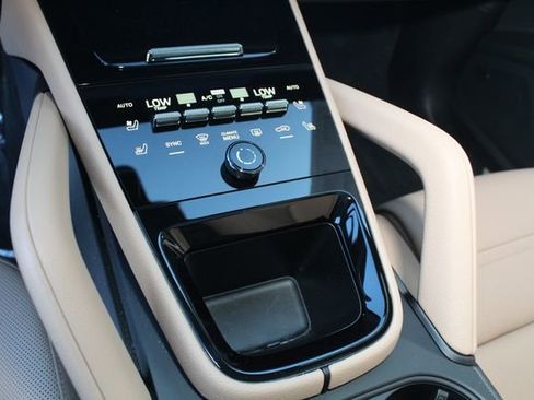 Certified 2025 Porsche Cayenne Coupe image 17