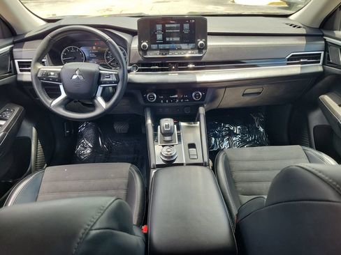 Used 2024 Mitsubishi Outlander SE FWD image 11