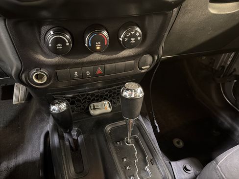 Used 2018 Jeep Wrangler Unlimited Sport image 19