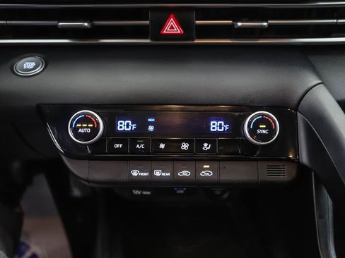 Used 2022 Hyundai Elantra SEL w/ Preferred Accessory Package image 18