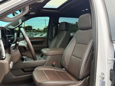 Used 2025 GMC Sierra 2500 Denali w/ Technology Package AWD/4WD image 9