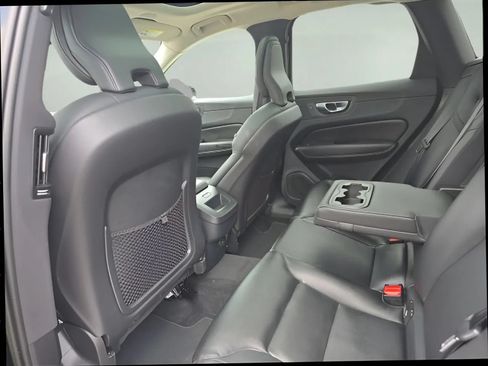 Used 2023 Volvo XC60 B5 Core AWD/4WD image 13