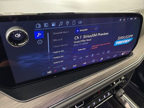 Used 2025 Chevrolet Suburban Z71 image 33