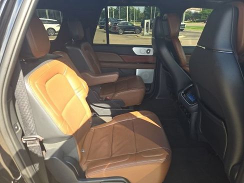 Certified 2023 Lincoln Navigator L Reserve AWD/4WD image 9