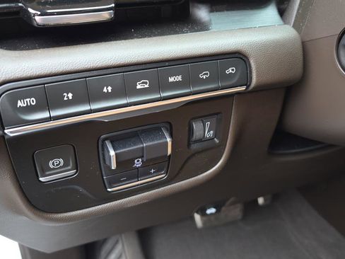 Certified 2022 Cadillac Escalade Sport w/ Touring Package image 28