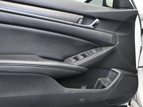 Used 2018 Honda Accord EX image 11