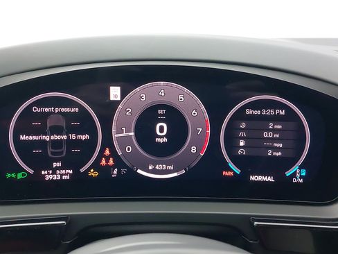 Certified 2025 Porsche Cayenne Coupe AWD/4WD image 21