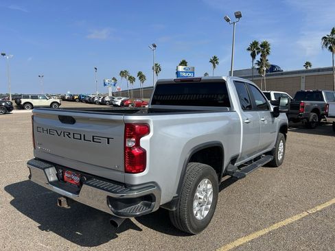 Used 2022 Chevrolet Silverado 2500 LT w/ Convenience Package image 6