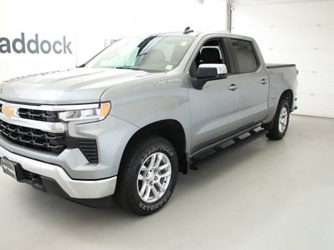 Used 2023 Chevrolet Silverado 1500 LT AWD/4WD image 3