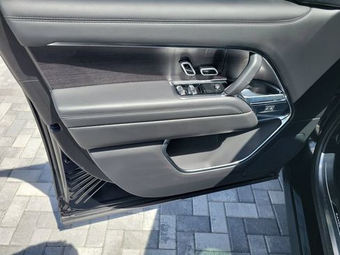 Certified 2025 Land Rover Range Rover SE AWD/4WD image 23
