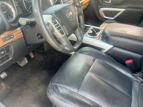 Used 2017 Nissan Titan SL RWD image 12