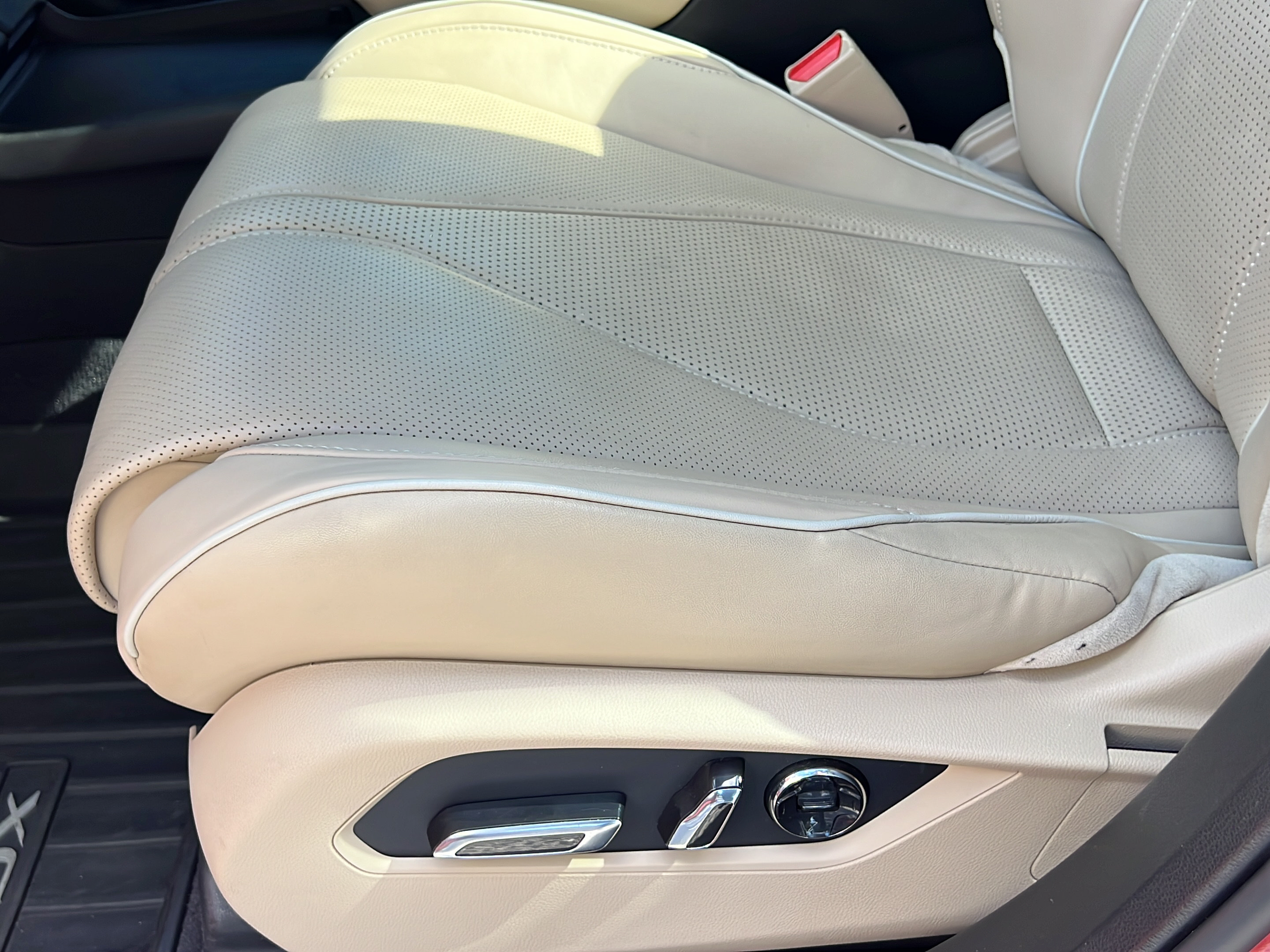 Used 2019 Acura RDX w/ Advance Package AWD/4WD image 17