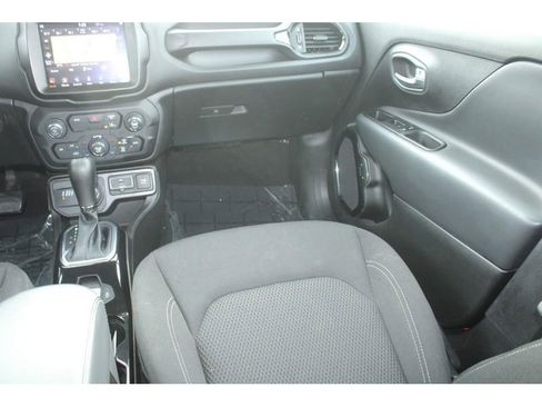 Used 2022 Jeep Renegade Altitude w/ Convenience Group image 19