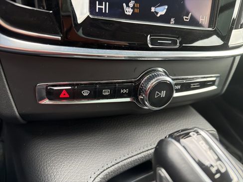 Used 2018 Volvo V90 T6 Cross Country w/ Convenience Package image 32