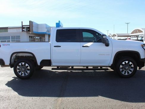 Used 2022 Chevrolet Silverado 2500 Custom w/ Custom Convenience Package image 2