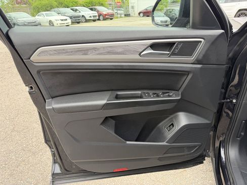 Used 2020 Volkswagen Atlas Cross Sport SE AWD/4WD image 12