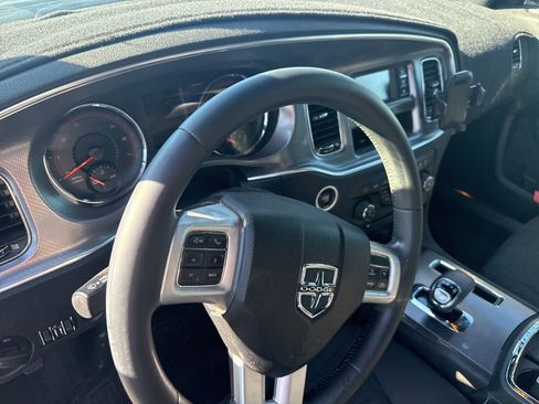 Used 2013 Dodge Charger SE w/ Sport Appearance Group image 4