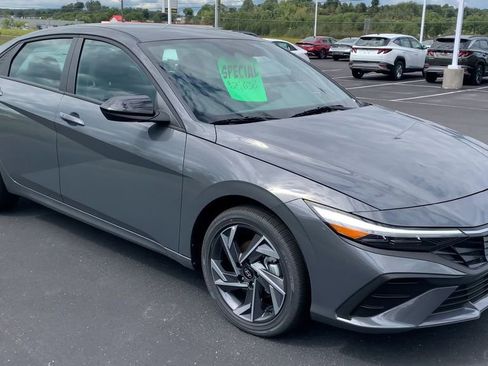 New 2025 Hyundai Elantra SEL image 6