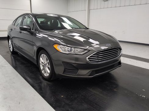 Used 2019 Ford Fusion SE FWD image 13