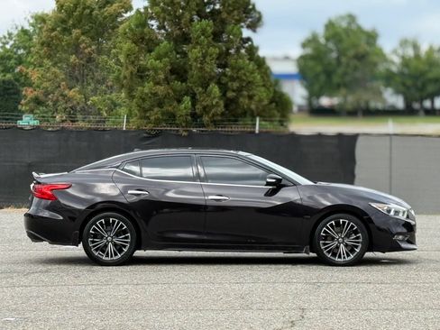 Used 2016 Nissan Maxima Platinum w/ Interior Lighting Package FWD image 7