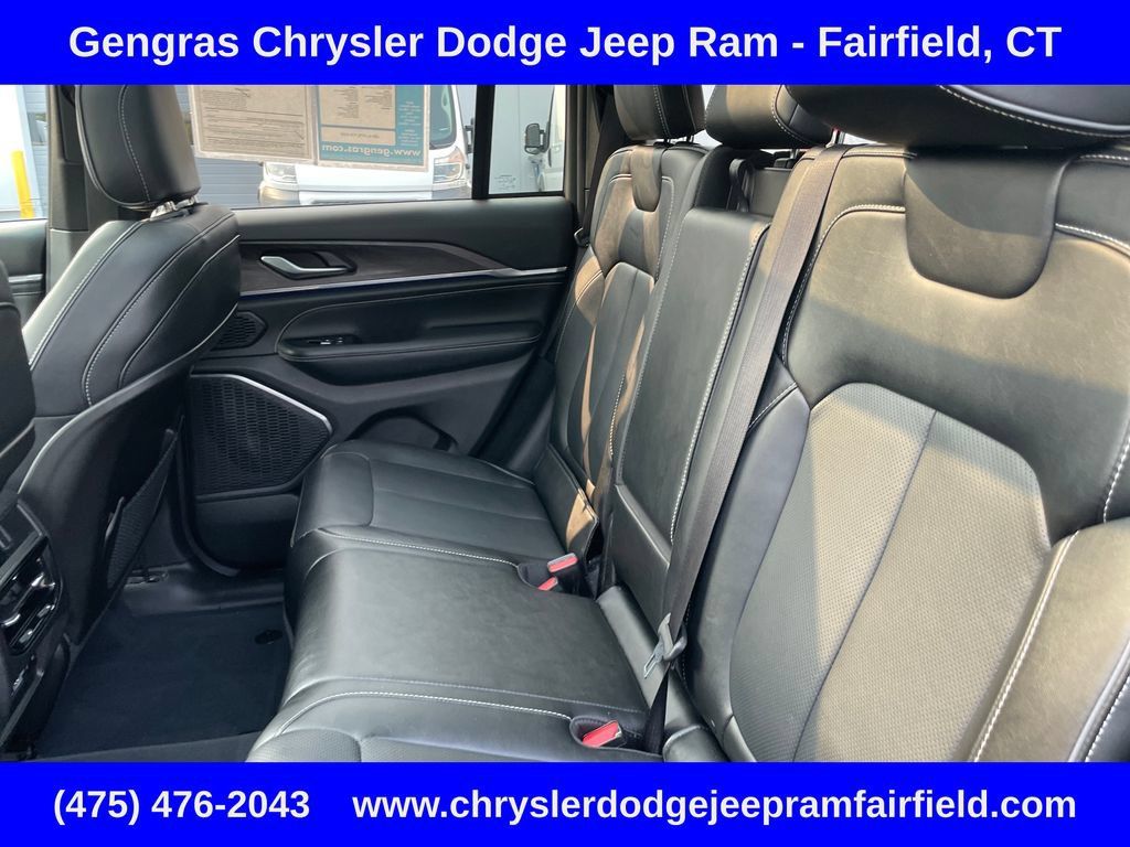 Certified 2023 Jeep Grand Cherokee Overland AWD/4WD image 40