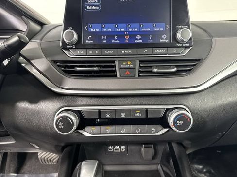 Used 2024 Nissan Altima 2.5 SR FWD image 9