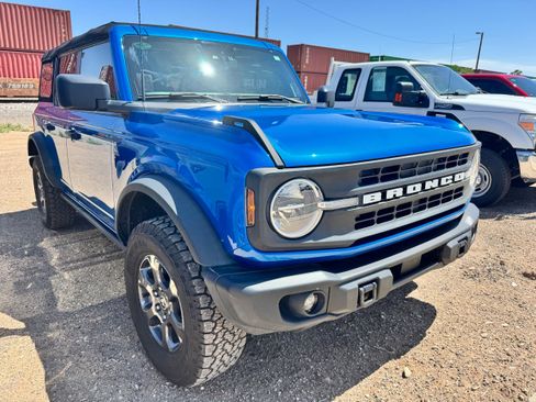 Used 2023 Ford Bronco Black Diamond image 3