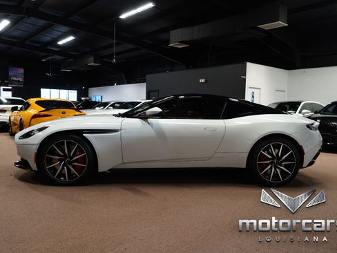 Used 2018 Aston Martin DB11 Coupe image 4