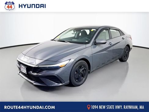 Used 2024 Hyundai Elantra SE FWD image 1
