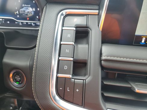 Used 2023 Chevrolet Tahoe Premier AWD/4WD image 24