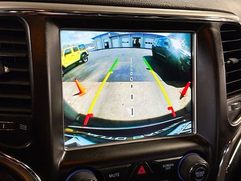 Used 2018 Jeep Grand Cherokee Limited w/ Luxury Group II image 25