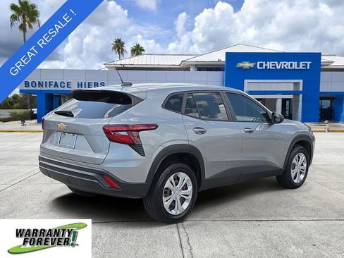 Used 2024 Chevrolet Trax LS w/ Driver Confidence Package FWD image 4