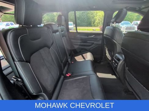 Used 2023 Jeep Grand Cherokee Altitude AWD/4WD image 27