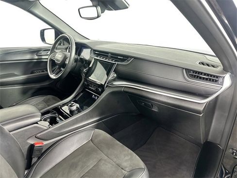 Used 2023 Jeep Grand Cherokee Altitude image 30