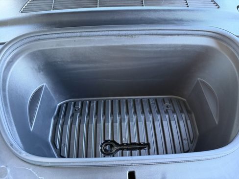 Used 2023 Tesla Model Y Long Range image 46