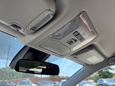 Used 2022 Toyota RAV4 XLE AWD/4WD image 25