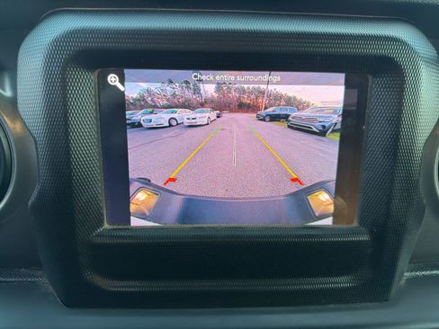 Used 2023 Jeep Gladiator Sport image 13