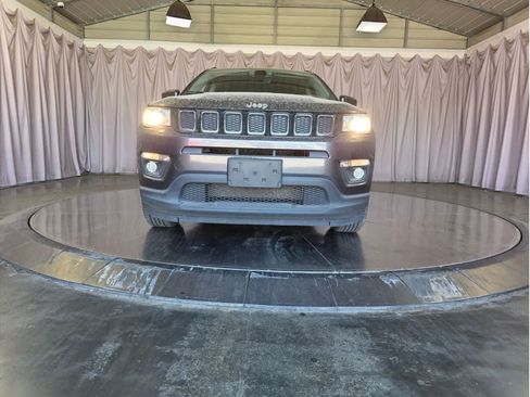 Used 2020 Jeep Compass Latitude FWD image 2