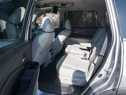 Used 2020 Honda Pilot Touring image 15