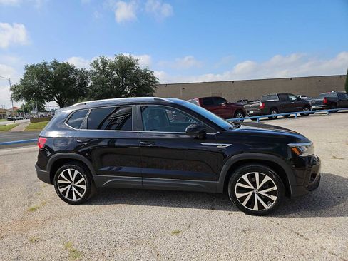 Used 2024 Volkswagen Taos SE FWD image 8