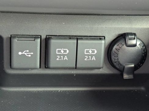 Used 2021 Toyota Highlander Limited FWD image 24