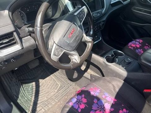 Used 2019 GMC Terrain SLE w/ Driver Convenience Package FWD image 9