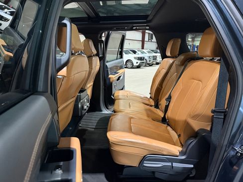 Used 2022 Ford Expedition Max Platinum AWD/4WD image 18
