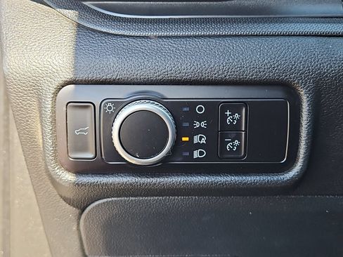 Used 2023 Ford Explorer 2WD image 15